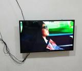 32 inch LED Phillips Digital ready FHD TV...$145 .Msg...96219640